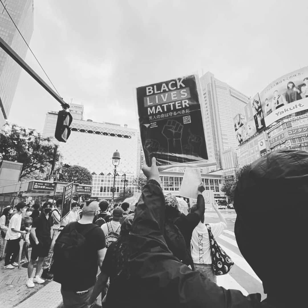 Crystal Kayさんのインスタグラム写真 - (Crystal KayInstagram)「Grateful to peacefully march with everyone in solidarity  last Sunday ✊🏾✊🏾✊🏽✊🏼✊🏻 🖤  #blacklivesmatter #allblacklivesmatter #juneteenth」6月20日 0時23分 - crystalkayofficial