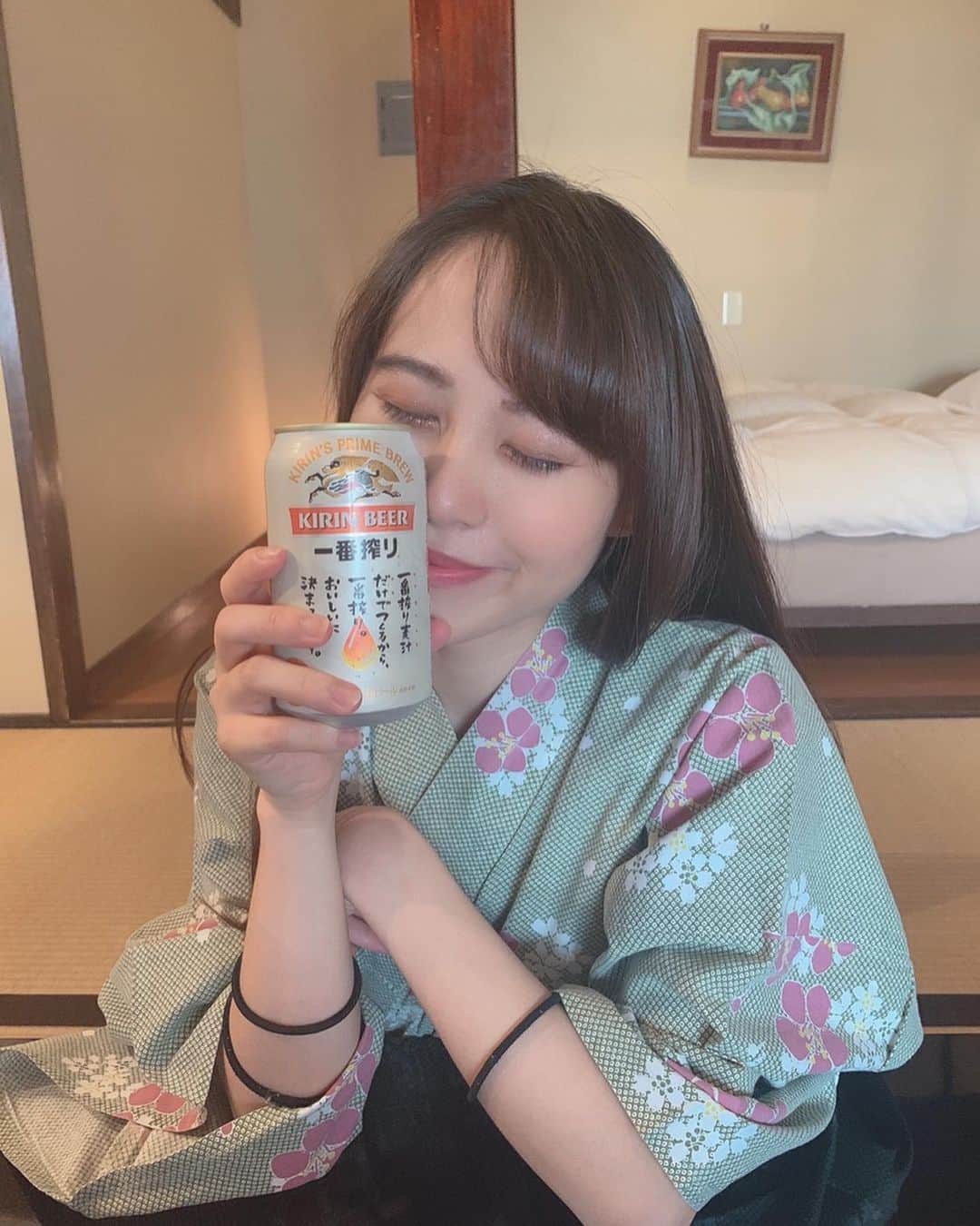 のインスタグラム：「一緒に華金しちゃう？🍻 . . . #ビール #浴衣 #温泉 #ビール女子 #浴衣女子 #華金 #温泉 #温泉女子 #一番搾り #浴衣デート #乾杯 #乾杯🍻 #浴衣ヘア  #黒髪  #ビジョビ　#天使と女神のハーフ #美女navi #ビジョフォ #ビジョラダ #美人名鑑　#美女ふぁいる #ビジョグラム #ビジョビジョ #美女の宅急便 #被写体 #読モ #サロモ #サロンモデル #フリーモデル #インスタグラマー #ol」