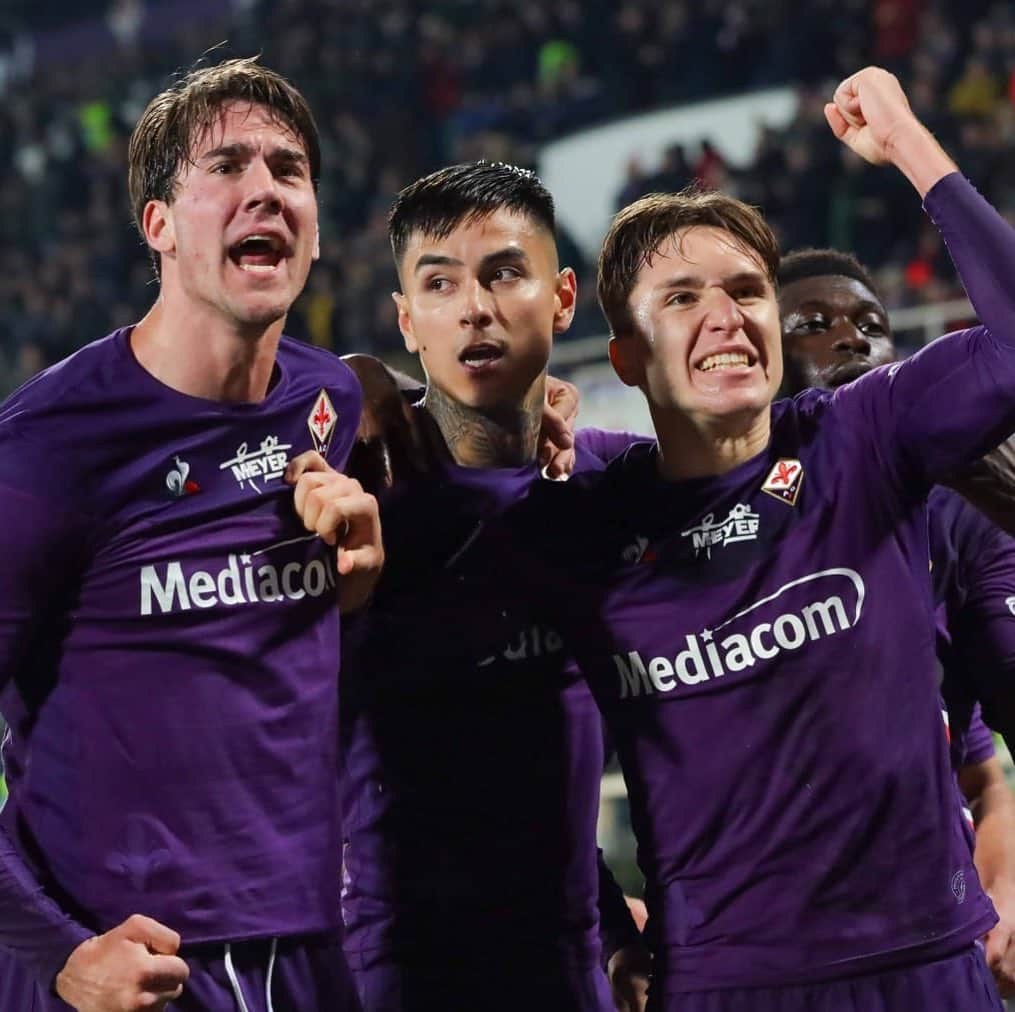 ACFフィオレンティーナさんのインスタグラム写真 - (ACFフィオレンティーナInstagram)「One emoji for this trio? 🔜⚜️ #ForzaViola 💜 #Fiorentina #ACFFiorentina #Vlahovic #Pulgar #Chiesa」6月20日 0時34分 - acffiorentina