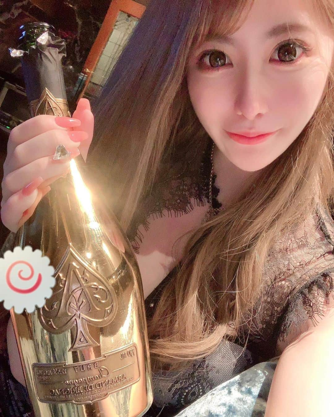 美来愛菜のインスタグラム：「お久しぶりです🍥4月末から私自身色々環境が変わって前より出勤時間が短いのですが、そんな中来ていただいているお客様に感謝です🙏🏻🙏🏻ありがとうございます☺️出勤不定期なので連絡ください🙇🏻‍♀️💞 #ピーアンドジェー #PJ #バルセロナ #barcelona  #すすきの #ニュークラブ #キャバ嬢 #新宿 #歌舞伎町 #六本木 #錦 #中洲 #北新地 #ミナミ #instagram #like4like #l4l #札幌#follow4folow #f4f #followforfollowback #likeforfollow #likeforlikes #likeforlikeback #いいね返し」