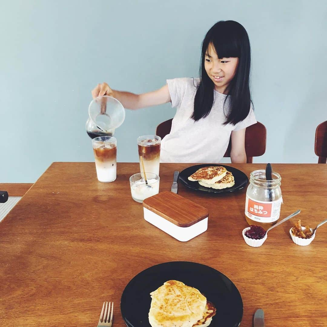 nonさんのインスタグラム写真 - (nonInstagram)「サンデーじゃないけど 明日は早朝から予定があるので サンデーカタネコーヒー繰り上げ。  夏の楽しい計画をたてて ノリノリ花種。  生活クラブのバターはいくつか取り扱いあるんだけど 「酪農家バター」が一番好き。  #生活クラブ #生活クラブの消費材  #生活クラブのある豊かなくらし」6月20日 10時06分 - non19841120