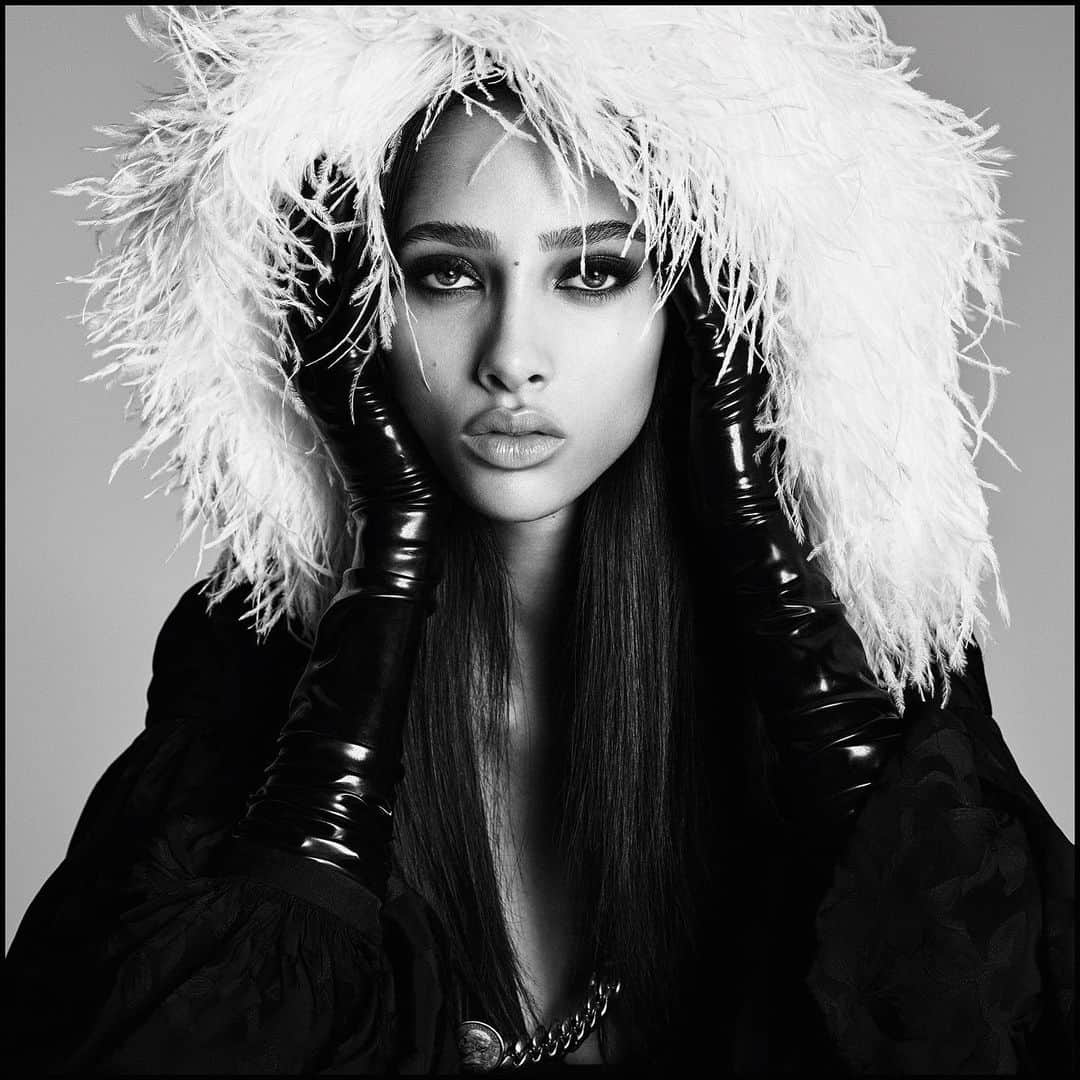 ルイージ&イアンゴさんのインスタグラム写真 - (ルイージ&イアンゴInstagram)「Stunning Yasmin ♥️ @yasminwijnaldum fie @voguejapan @luigiandiango @luigimurenu @annadellorusso @georgisandev @pg_dmcasting @2bmanagement special thx to the very talented @michaelangelnyc ♥️ ( stunning painting layout on the magazine )」6月20日 10時10分 - luigiandiango