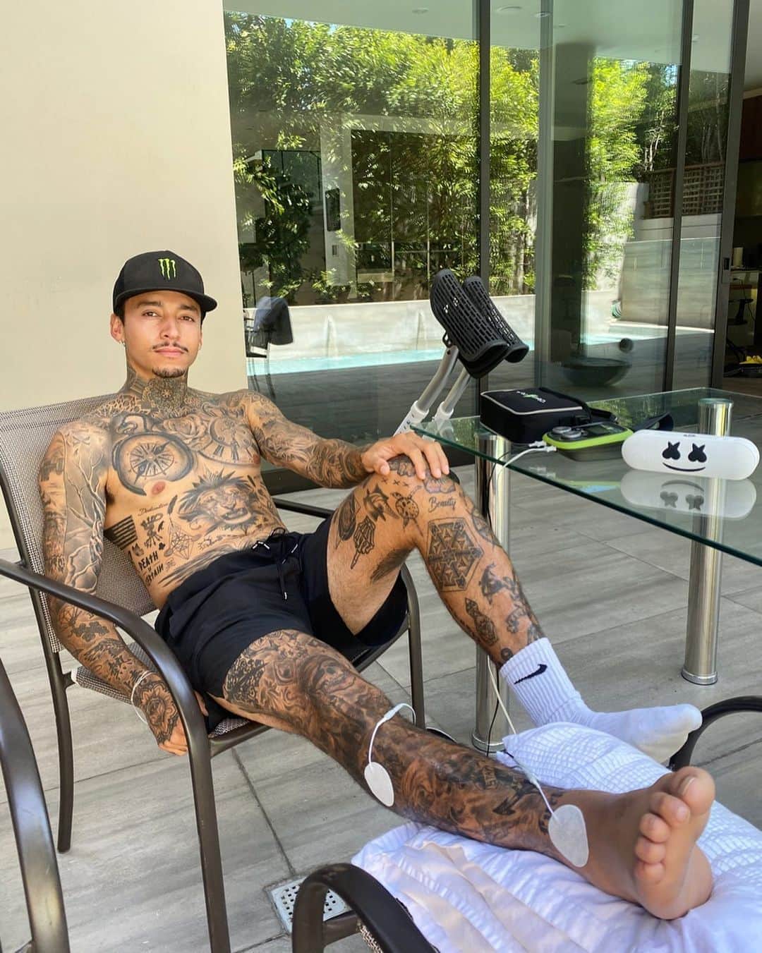 ナイジャ・ヒューストンのインスタグラム：「Bored as shittt lately. Ask me some questions ima respond to comments!!」