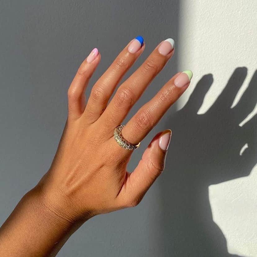 ブルーライフのインスタグラム：「the ultimate french tip via @amaka.hamelijnck 💖💛💙🧡💚 #shopplanetblue」