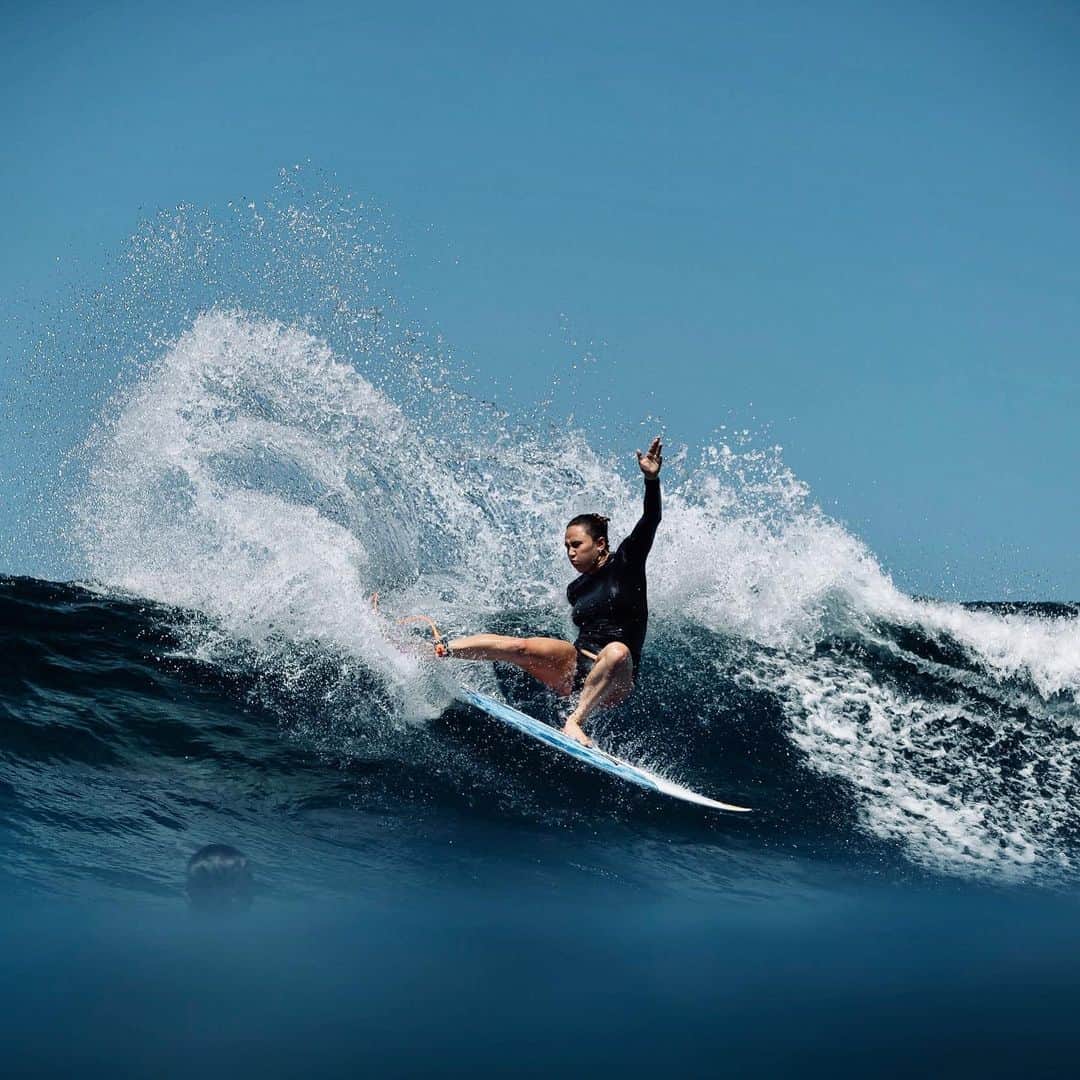 カリッサ・ムーアのインスタグラム：「Happy Friday 😘 pic: @benthouard」