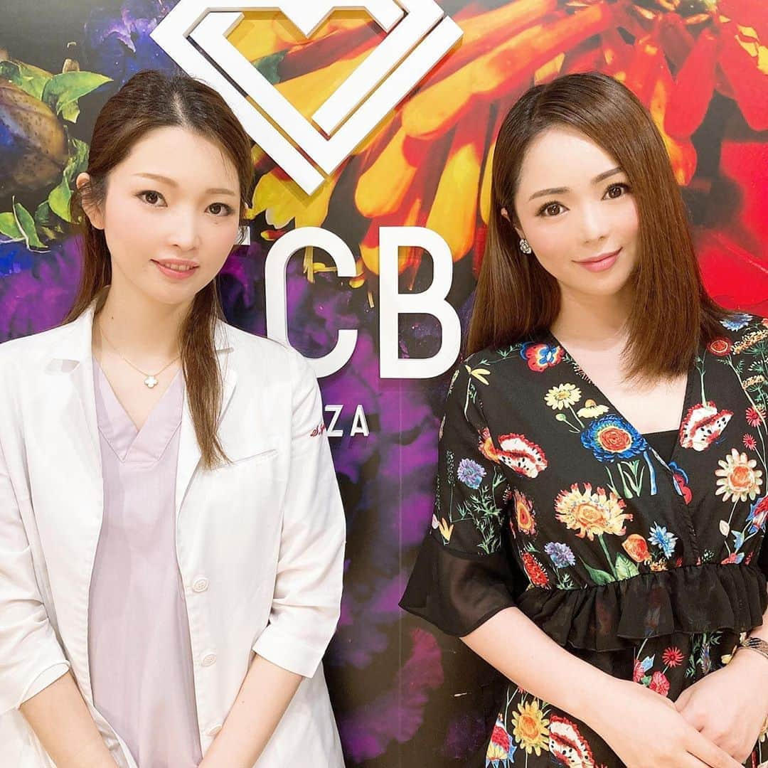 近藤英恵さんのインスタグラム写真 - (近藤英恵Instagram)「東京中央美容外科銀座院でTCB式小顔美肌再生をして頂きました✨美人女医の永峯先生(@tcb_nagamine )が担当くださいました☺️夏になるからアップヘアも沢山して行きたい❣️楽しみ❣️また経過を載せます✨  #リフトアップならTCB東京中央美容外科#美容整形ならTCB東京中央美容外科#銀座#美容外科#東京中央美容外科#東京中央美容外科銀座院#永峯祥子#糸リフト#糸スレッド#リフトアップ#小顔美肌再生#TCB式小顔美肌再生#PR」6月20日 11時05分 - hanachan93