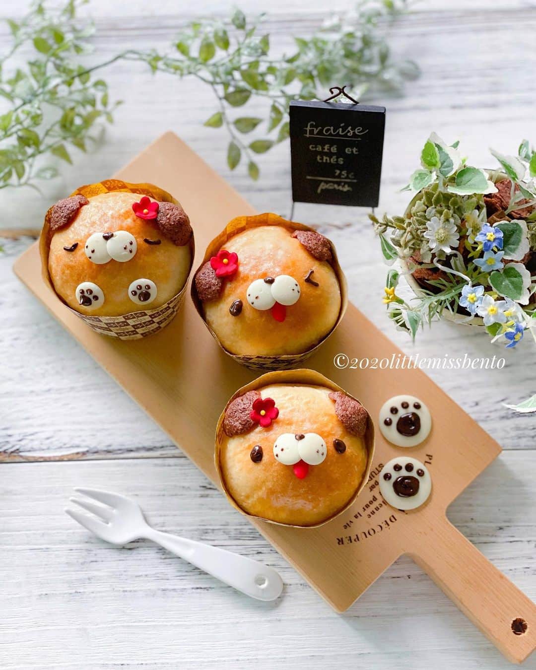 Little Miss Bento・Shirley シャリーさんのインスタグラム写真 - (Little Miss Bento・Shirley シャリーInstagram)「🐶 Woof! 🐾 have you already check out my new baking kit with @bakerisingapore ? Little Puppy Honey and Milk Buns? You can make 12 of these cute pups per kit! 🍞 https://www.bakeri.sg/collections/baking-kits/products/little-puppy-honey-and-milk-bun (or head to the link in my bio / IG story). .  #littlemissbentobakingkit #bakerisingapore #bakingkit #homebaker #kawaiifood #cutefood #foodart #littlemissbento #bakerisingapore #milkbread #🍞 #🥖」6月20日 11時19分 - littlemissbento