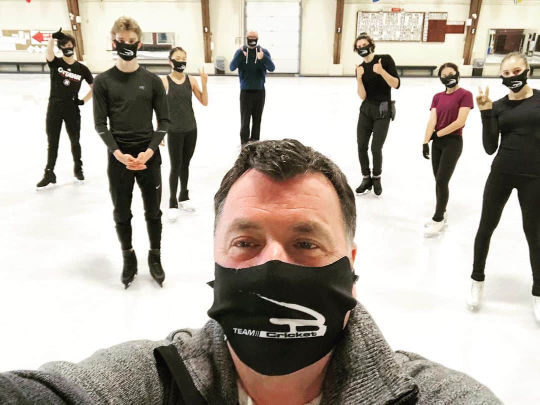 ブライアン・オーサーのインスタグラム：「Happy to be back.... week 4 and everyone here is on track.  #stayingsafe」