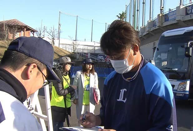 テレビ東京「SPORTSウォッチャー」さんのインスタグラム写真 - (テレビ東京「SPORTSウォッチャー」Instagram)「今夜のHumanウォッチャーは歴史的なプロ野球開幕の裏側に密着。２０２０年６月１９日。プロ野球が帰ってきた日。どれだけの人がそのプレーを待ち焦がれたか。今も収まらない新型コロナウイルスの猛威に、この数ヶ月、各球団、すべての関係者は対策に追われてきた。」6月20日 11時27分 - minspo_tvtokyo