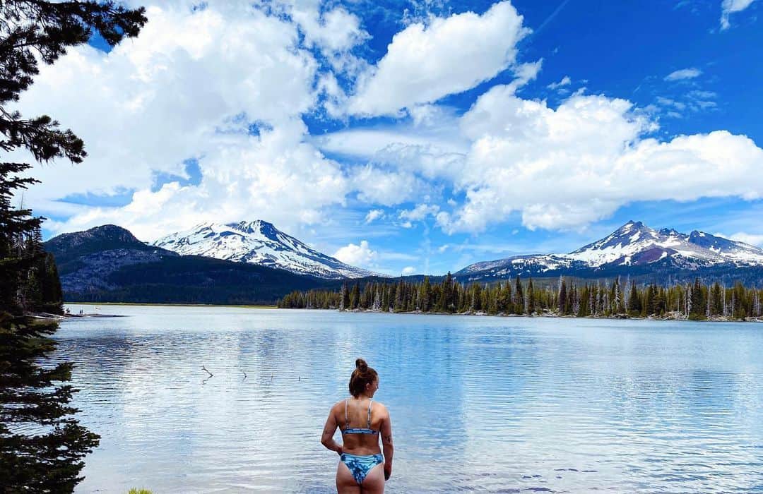 マッティ・ロジャーズのインスタグラム：「Liked it so much we got it tattooed on us🌲🏔」