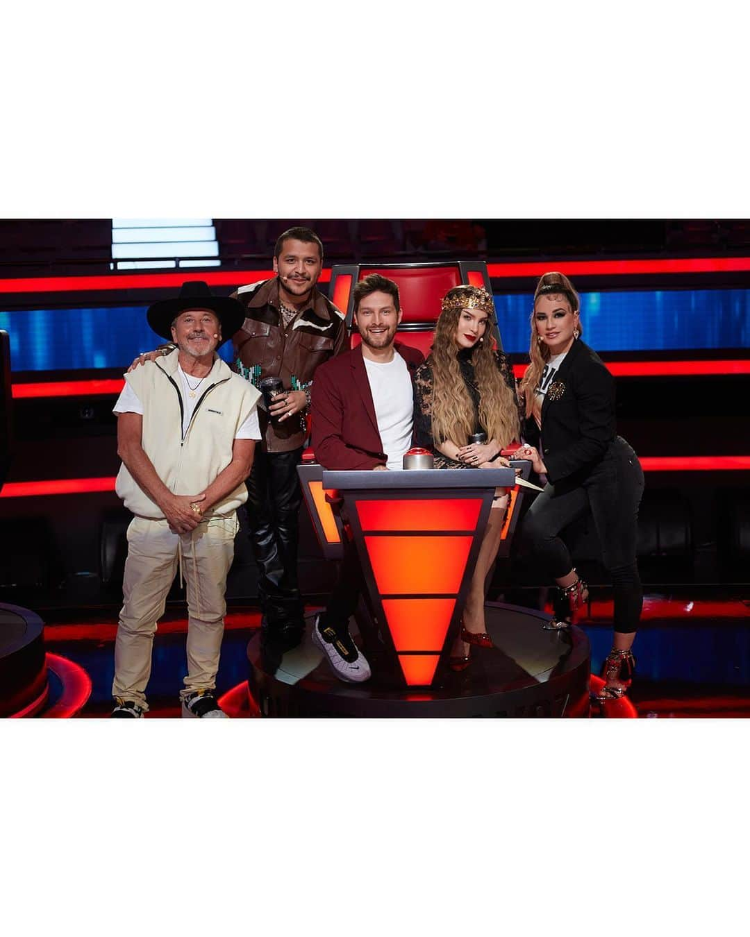 ベリンダさんのインスタグラム写真 - (ベリンダInstagram)「Nuevo look para las audiciones de @lavoztvazteca 👑 #EquipoBelinda」6月20日 2時37分 - belindapop