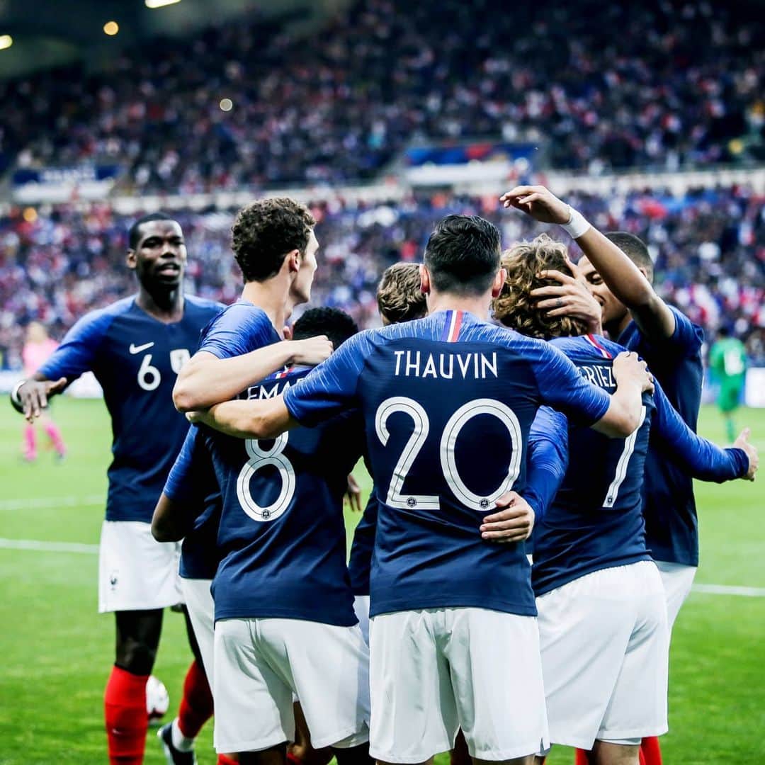 サッカー フランス代表チームさんのインスタグラム写真 - (サッカー フランス代表チームInstagram)「L'union fait la force 👊 #FiersdetreBleus - Stand as one 👊」6月20日 3時00分 - equipedefrance