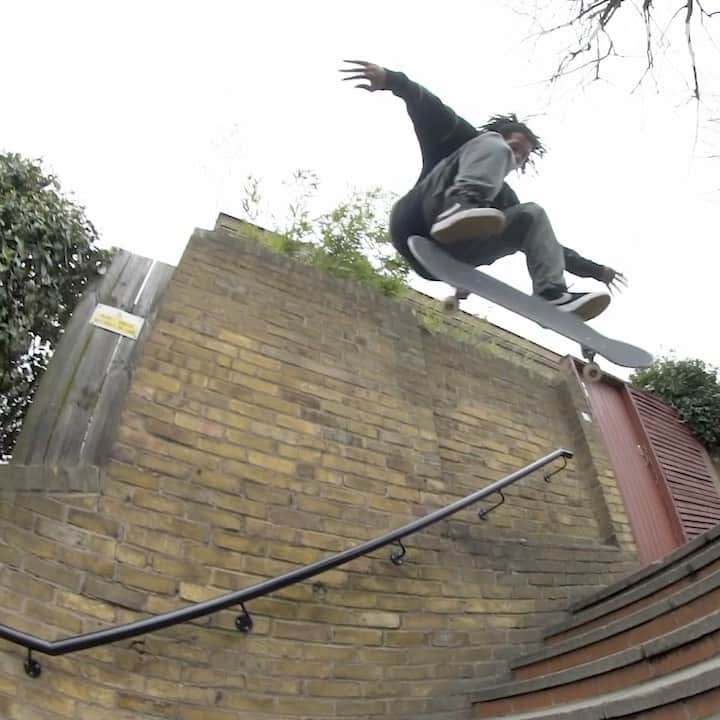 スラッシャーのインスタグラム：「💥🔨 @kaygeezeee as seen in the ‘CV Extracts’ video.  Now playing on all Thrasher channels 📡 Filmed by @chopchopmate @kevinparrott」