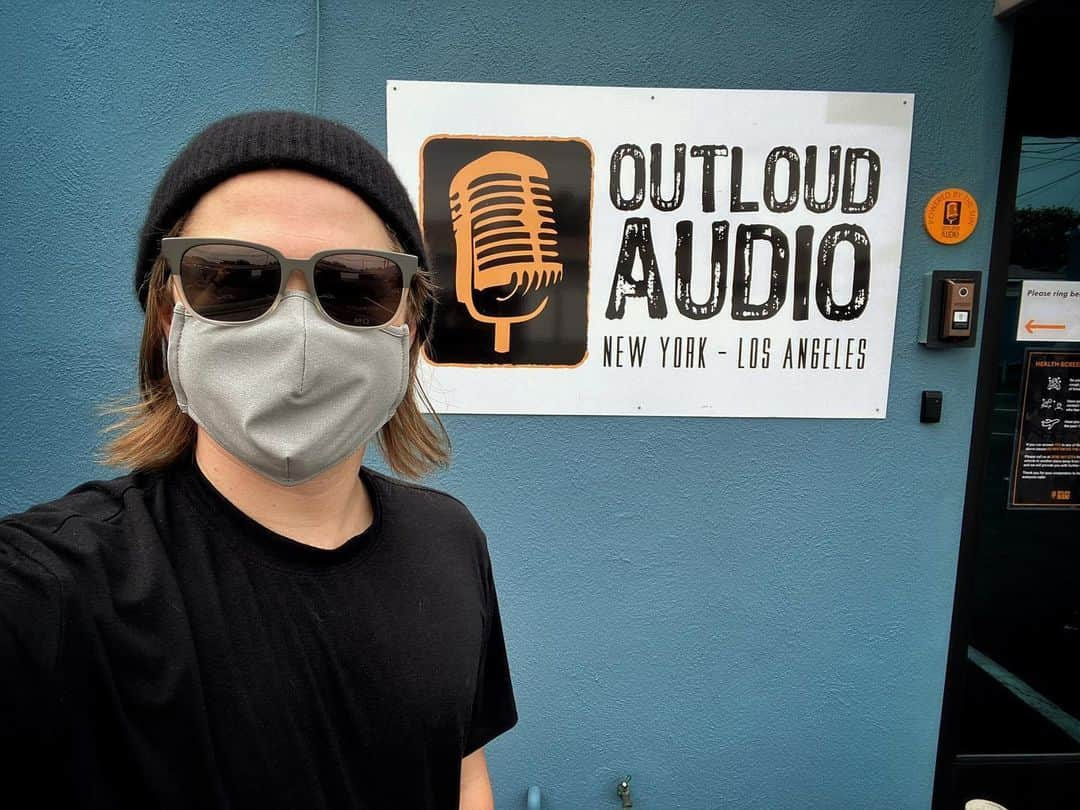 ルーカス・グラビールのインスタグラム：「I got to work today! Voice over work is my favorite, and I couldn't be happier to get out of the house and make some silly voices for a cartoon! #comingsoon @netflix  #outloudstudio was amazing as always, but they went the extra mile to make sure everything was clean and safe, Thanks Guys!」