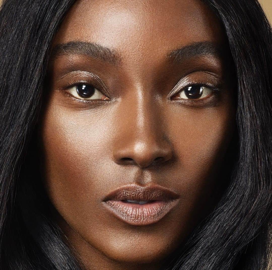 LORACさんのインスタグラム写真 - (LORACInstagram)「Shining the light on @khadijashari - an artist in every sense of the word ✨ we were overjoyed to work with her this year & bring her into the LORAC family ✨ be sure to check out her page & give this beautiful individual some love! 💕🧡 #AmplifyMelanatedVoices #AmplifyBlackVoices  Key Makeup & Design @kdeenihan / Makeup @katrinakleinmakeup / Photo @sarahsilver @kateryaninc / Hair @bridgetbragerhair / Styling @shalevlavan」6月20日 4時00分 - loraccosmetics