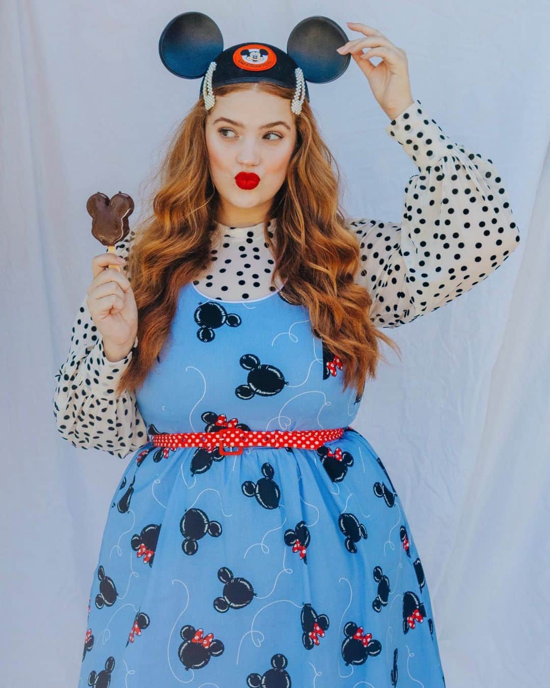 ブリー・キッシュのインスタグラム：「@loungefly is bringing magic to your closet with their new line @stitchshoppebyloungefly! 🐭✨ i’m absolutely in LOVE with every piece and most importantly, they each come in sizes small-4XL! not only that, each item comes with its own exclusive enamel pin 🎈 the launch goes live TOMORROW on loungefly.com at 9am (quantities are limited!) 🍿 #stitchshoppe #stitchshoppebyloungefly #ad」