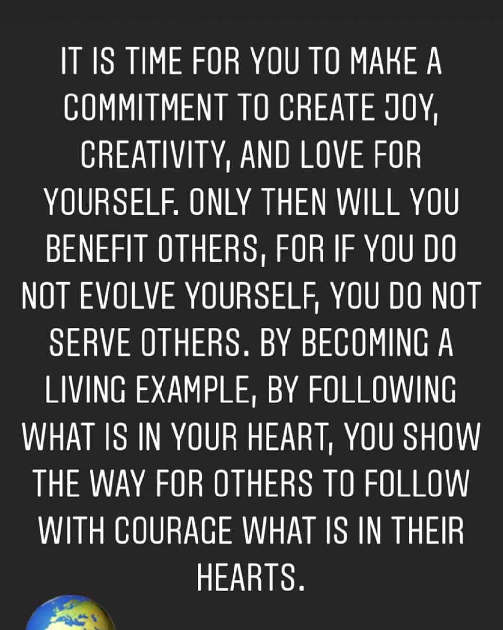 マチルダ・ルッツのインスタグラム：「My motto for life... paint yourself there and that’s where you’ll be #earth #love #barbaramarciniak」