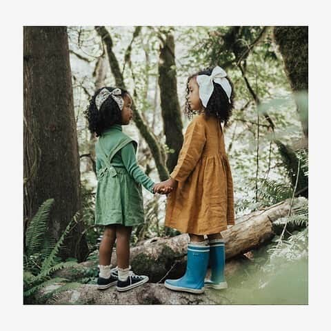 コレジアンのインスタグラム：「Are you planning a day out with the kids? Woods and forests are the perfect place for a family adventure that everyone will enjoy! 😃❤️ . Qu’avez-vous prévu ce week-end ? Une balade en famille pour profiter des extérieurs et du beau temps ? 😃❤️ . Pictures @wunderkin_co @conrobphoto . #collegien #collegien_officiel #madeinfrance #extrasoft #bestsocksever #barneklær #newin #egyptiancotton #kniestrümpfe #靴下 #носки #sokker  #lacetrim  #newin #ss20 #springsocks #リバティ#キッズソックス #ベビー ソックス」