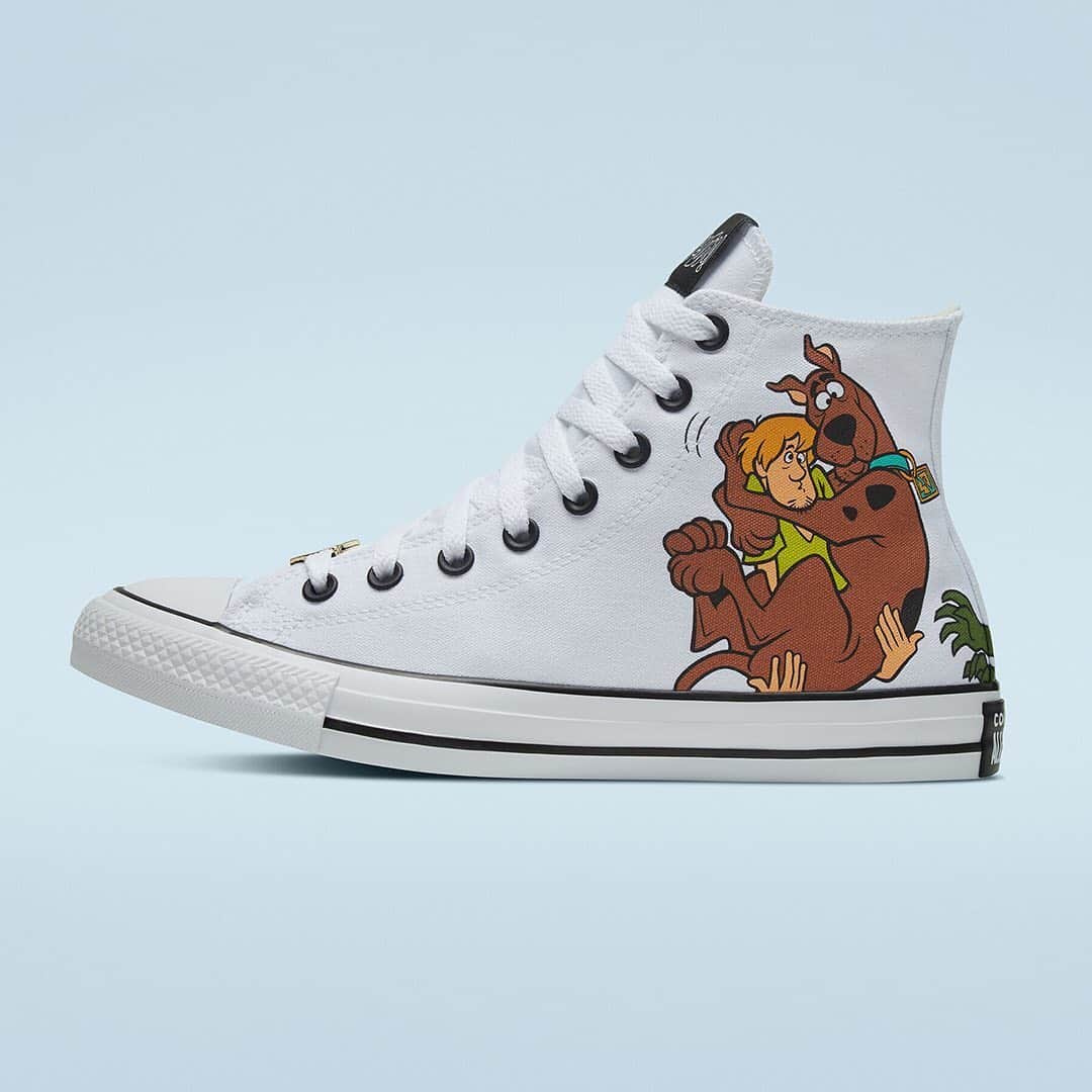 HYPEBEASTさんのインスタグラム写真 - (HYPEBEASTInstagram)「@hypebeastkicks: @scoobydoo and @converse reunite for a spooky collaboration arriving in both a high and low-top iteration. The partnership sees Scooby and his gang of “meddling kids” adorning the lateral and medial sides of both silhouettes. The low-top is the simpler of the pairs, with differing “good guys” on the left and right shoe respectively. The high-top All-Star gives more detail to the partnership, with each individual panel highlighting the beloved cartoon. Pick up a pair on June 23 with the low-top retailing at $60 USD and the high-top for $65 USD.⁠⠀ Photo: Converse」6月20日 4時29分 - hypebeast