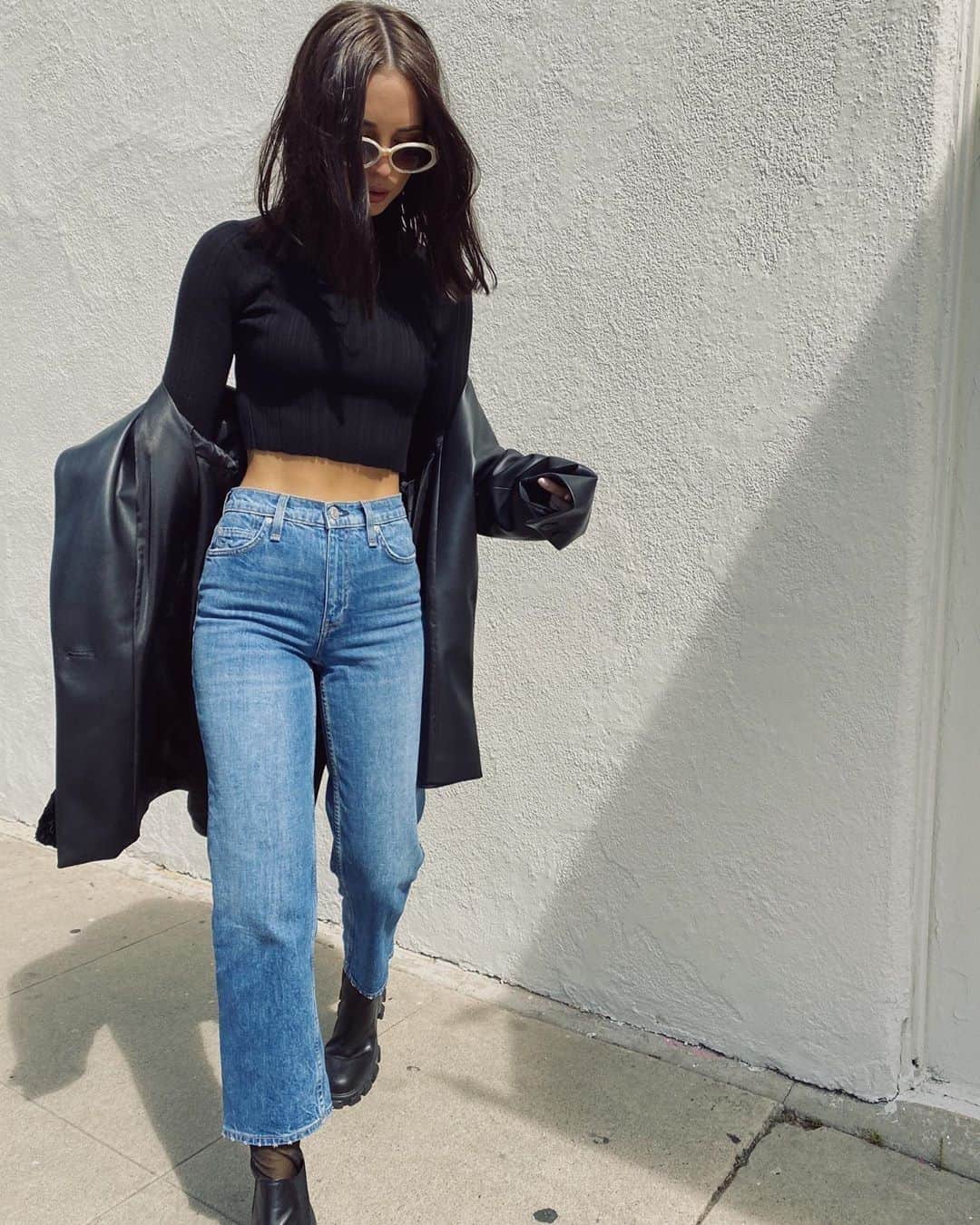 ハドソンのインスタグラム：「Denim and summer black: an unstoppable combo.」