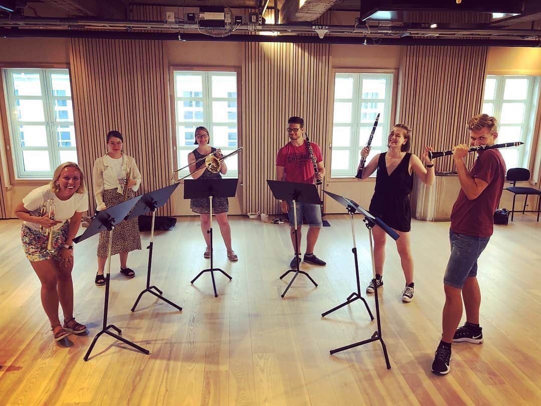ティーネ・ティング・ヘルセットのインスタグラム：「Finally! @risorung summer course is back! I’m so excited that I get to spend my weekend with these wonderful musicians 🤩 #risorwinds @risorkammermusikkfest 😇 Please follow @risorung 🔥」