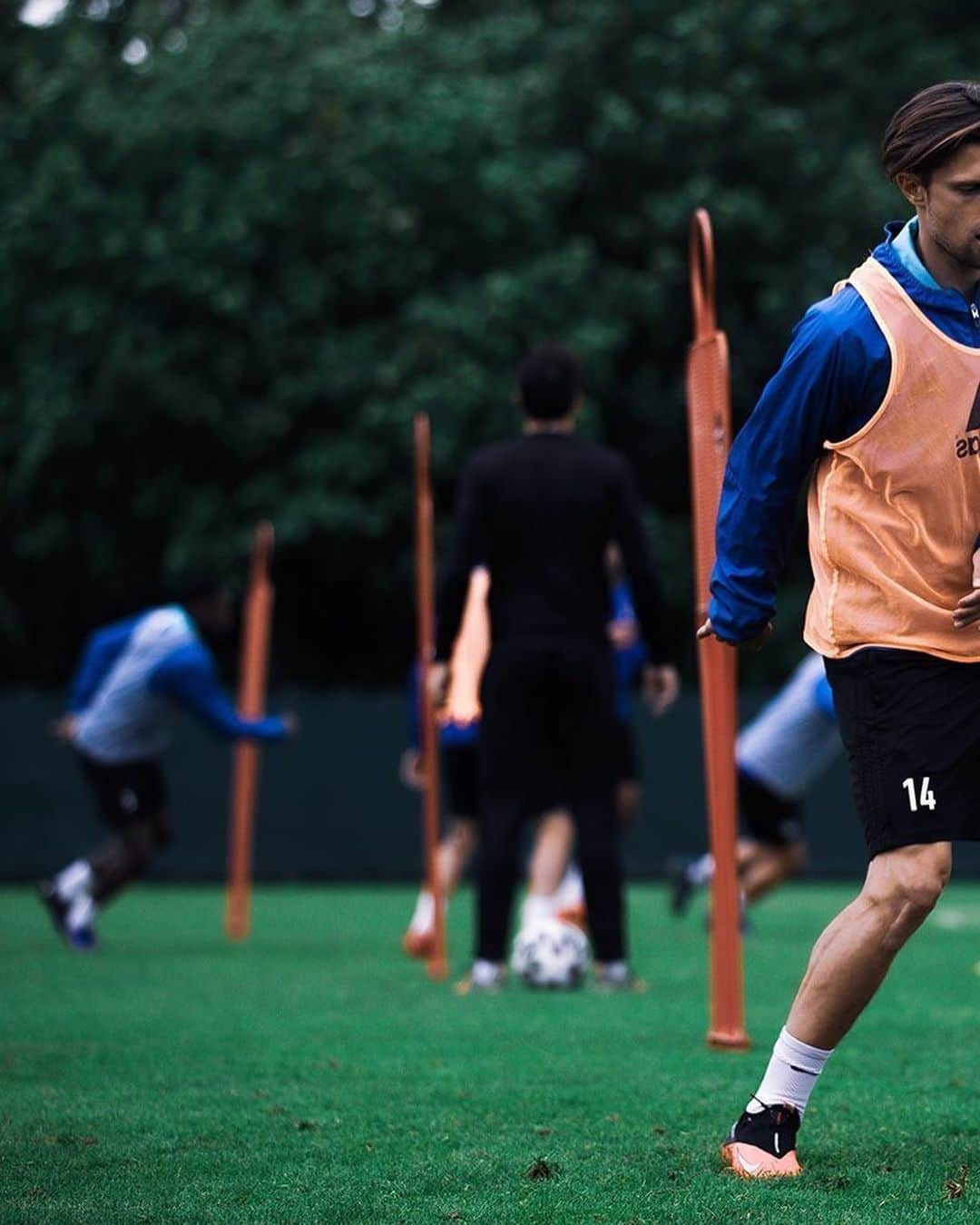 のインスタグラム：「@fcbasel1893 @toptiigeractive #vs14」