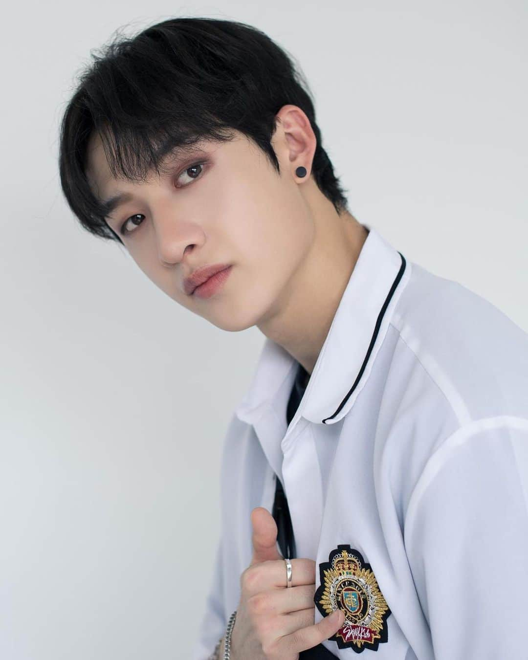 バン・チャンのインスタグラム：「black hair chan and hyunjin with his long hair? ehm yes.」