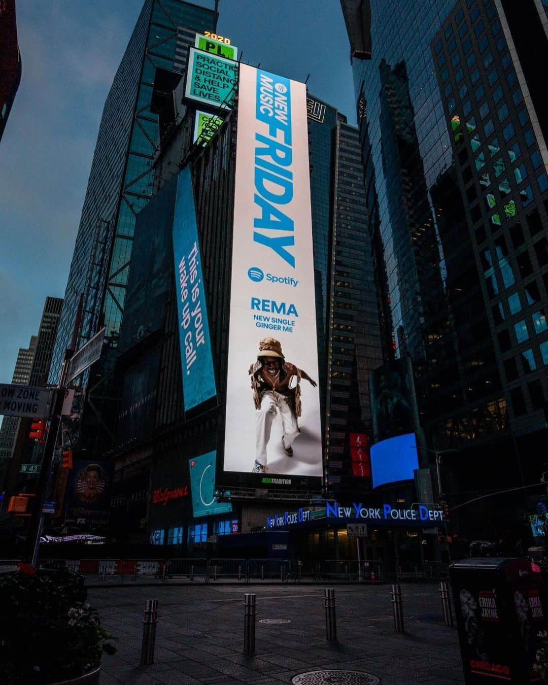 Don Jazzyさんのインスタグラム写真 - (Don JazzyInstagram)「Thank you @spotify for the REMA Times Square billboards. #GingerMe OUT NOW」6月20日 5時17分 - donjazzy