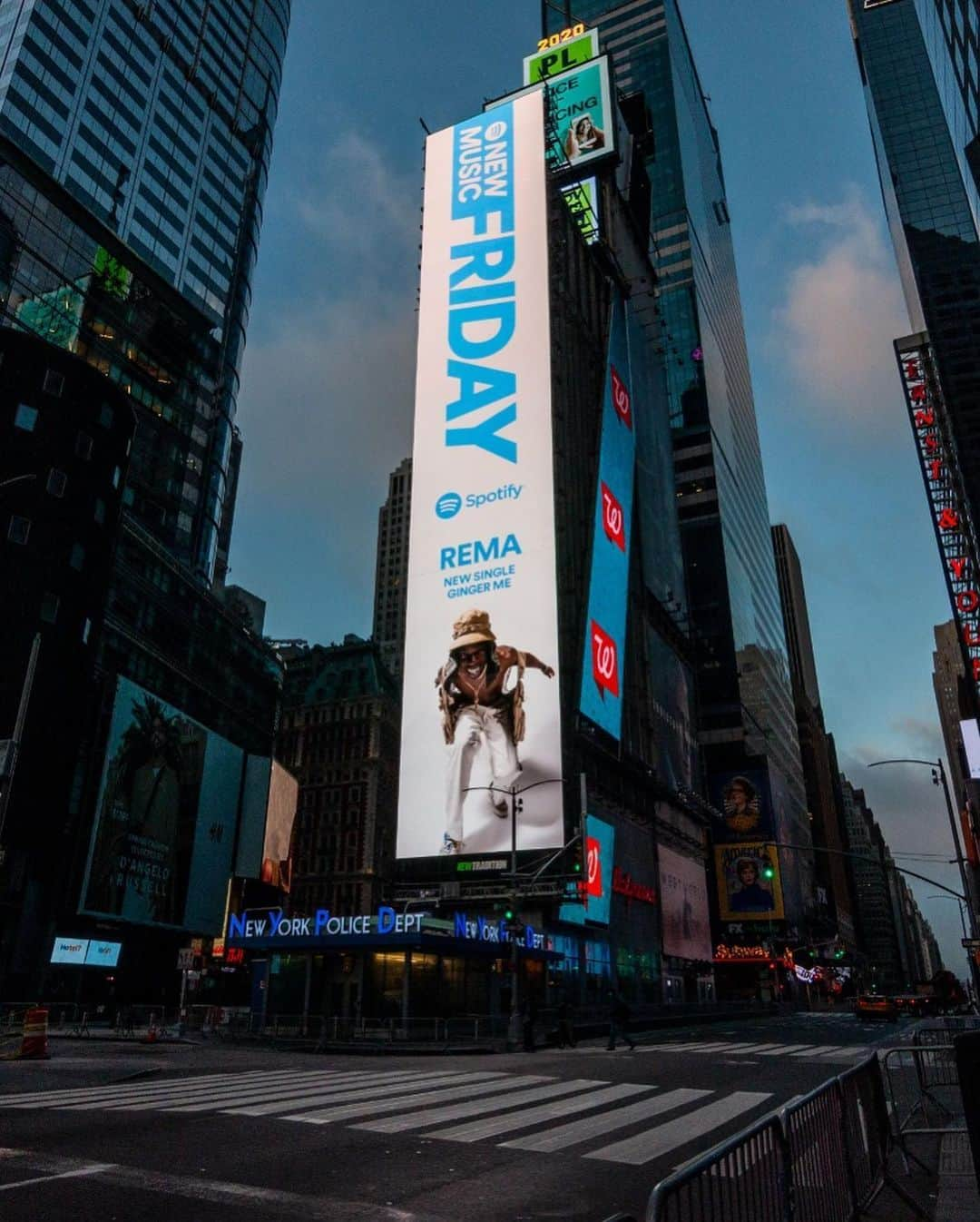 Don Jazzyさんのインスタグラム写真 - (Don JazzyInstagram)「Thank you @spotify for the REMA Times Square billboards. #GingerMe OUT NOW」6月20日 5時17分 - donjazzy