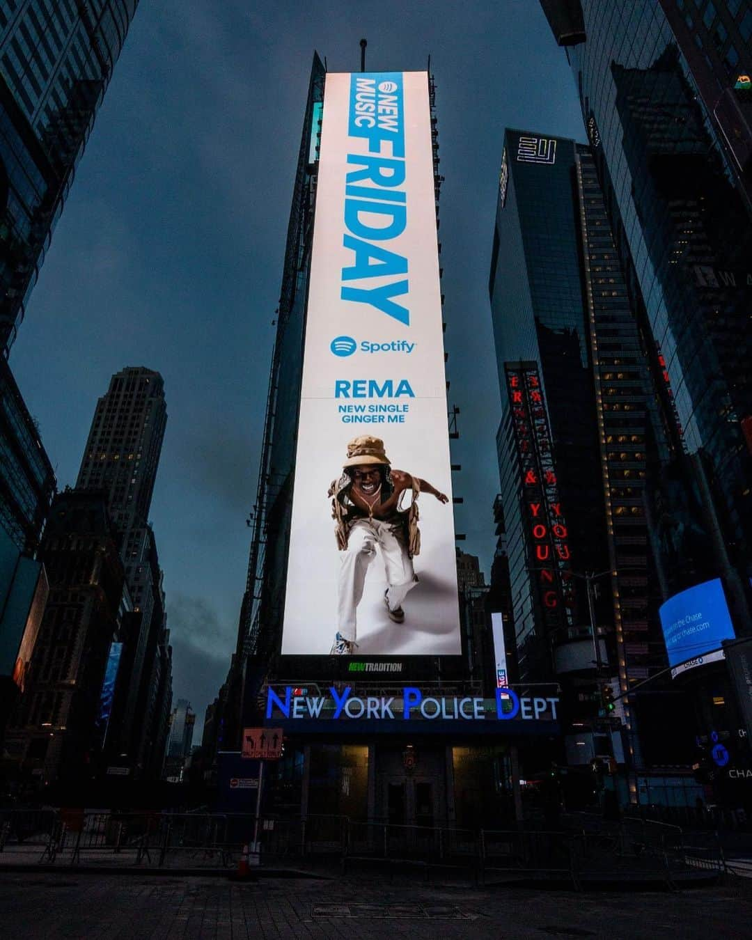 Don Jazzyさんのインスタグラム写真 - (Don JazzyInstagram)「Thank you @spotify for the REMA Times Square billboards. #GingerMe OUT NOW」6月20日 5時17分 - donjazzy