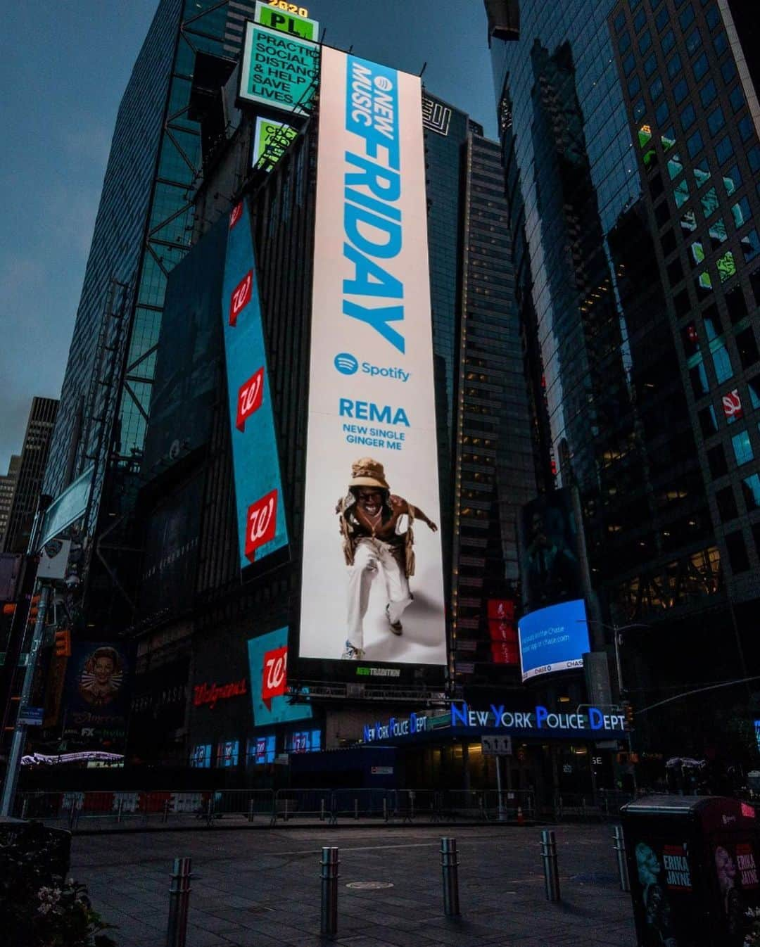 Don Jazzyさんのインスタグラム写真 - (Don JazzyInstagram)「Thank you @spotify for the REMA Times Square billboards. #GingerMe OUT NOW」6月20日 5時17分 - donjazzy