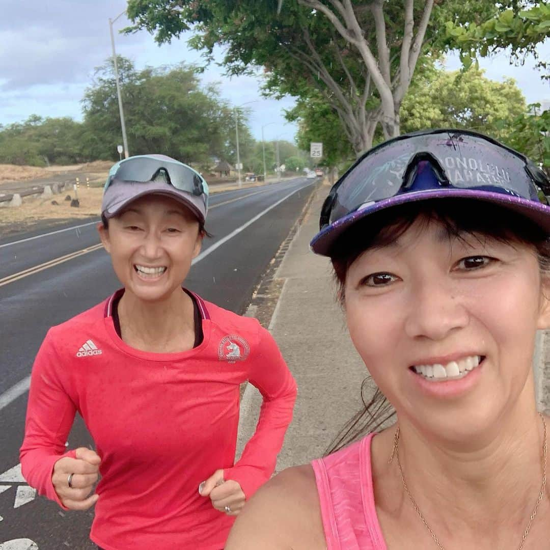 飯島寛子さんのインスタグラム写真 - (飯島寛子Instagram)「Long time no see Shoko！最近お見かけしてなかったので、ばったり逢えて嬉しい😃 マラソン・トライアスロンの恩師 約10年前⁈一緒に練習していた(コーチング受けた)日が懐かしい。Run Swim Bike #teamup #coach #ハワイ暮らし　#ハワイランニング　#ハワイ暮らし」6月20日 5時44分 - hirokoiijima