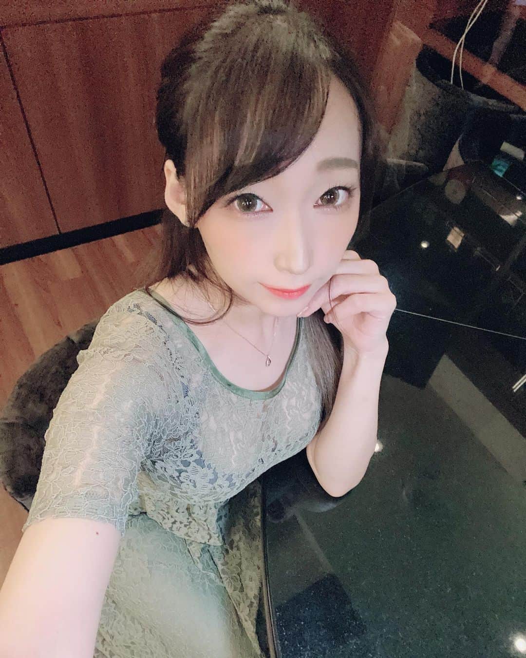 のインスタグラム：「・ ・ ・ BAR HARU復活ウィーク 6/20~6/25まで毎日20時~ラストで営業します(๑´ꈊ`๑) ・ 20~25の一日店長は私がやるのでいますよ！ ・ ・ 細かい状況やオープンした、閉店するなどはTwitter公式サブ垢にて行います→@crea_h_sub ・ ・ ・ #蓮実クレア #BAR #HARU #歌舞伎町 #ラーメン二郎新宿区歌舞伎町店さん前のビル」