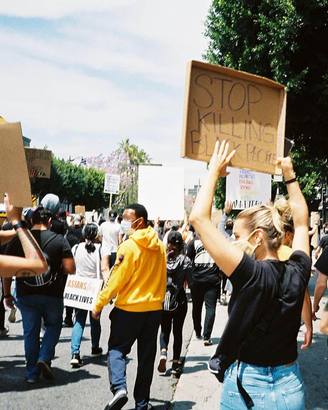 Camden Scottさんのインスタグラム写真 - (Camden ScottInstagram)「I cannot believe that at the age of 29 I am finally learning what the true meaning of Juneteenth is. Feel free to comment something else you’ve recently learned that was conveniently left out of history class. I’ll start: In 2013 the Supreme Court struck down a key component of the Voting Rights Act of 1965 making it legal for states to change voter laws without federal regulation. Don’t understand what that means? That’s okay, neither did I. Overall, it gives states the ability to implement laws that increase voter suppression, e.g. strict photo ID laws. I know many of you are saying, “no this just helps against voter fraud!” That’s actually not true. These state laws greatly target minority groups and although taken at face value they may seem racially neutral, they’re anything but. In North Dakota, after the state enacted its current ID law in 2017, 19% of Native Americans lacked qualifying ID. Texas permits voters to use a handgun license to vote, but not a student ID from a state university. More than 80% of handgun licenses issued to Texans in 2018 went to white Texans, while more than half of the students in the University of Texas system are racial or ethnic minorities. 🤔」6月20日 6時24分 - cammiescott