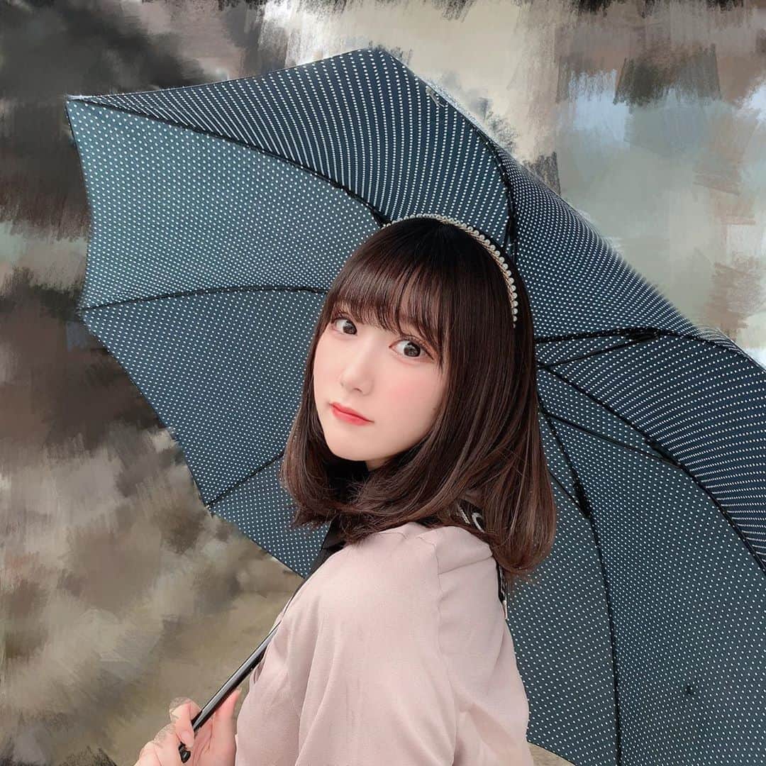 水野愛理さんのインスタグラム写真 - (水野愛理Instagram)「おはよう  #傘  #雨  #雨の日の過ごし方  #雨の日コーデ  #へああれんじ  #ヘアアレンジ」6月20日 6時26分 - mizunoairi_ske48
