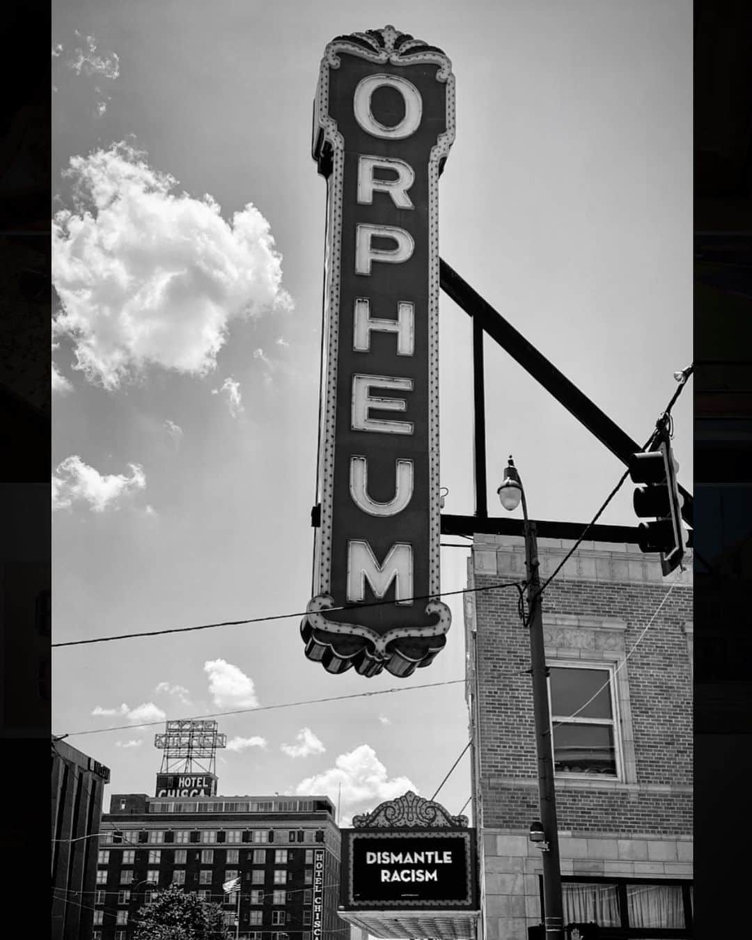 ティム・ハワードのインスタグラム：「👊🏿👊🏻👊🏽MEMPHIS STAND UP 👊🏽👊🏻👊🏿#Juneteenth  #WeMustDoBetter #BLM」