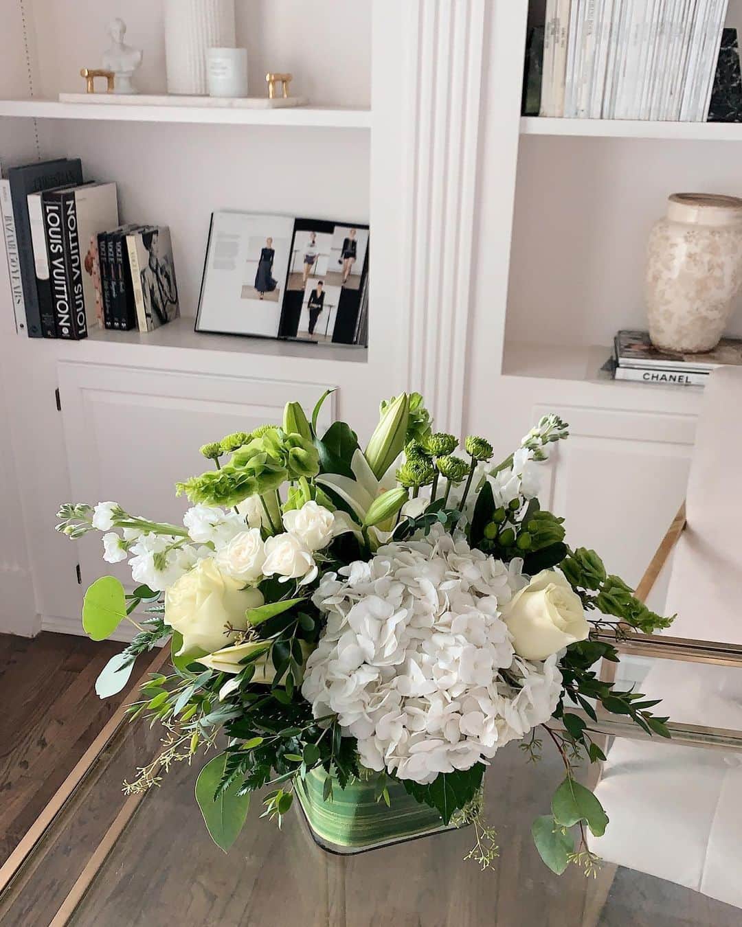 Kelsey Simoneのインスタグラム：「Spending all day in my office while it’s raining 🌧」