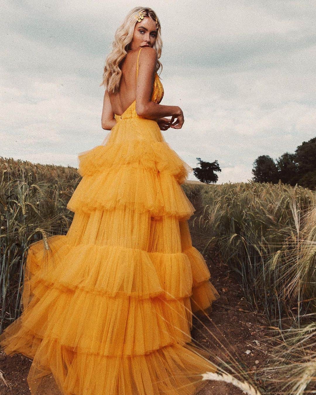 Pronoviasさんのインスタグラム写真 - (PronoviasInstagram)「Yellow crush. ✨💛 @amynevfashiondiaries is weekend ready in the TR Style 155. Click on the link in bio and discover more about The New #PartyEdit2020 Summer Colors Collection. #ThePartyEdit #Pronovias @thomasandrevasseur」6月20日 6時56分 - pronovias