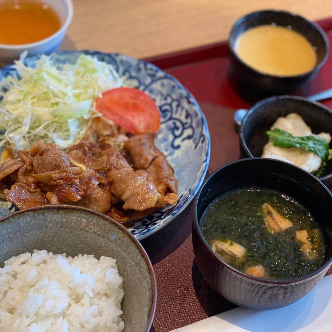 水木一郎さんのインスタグラム写真 - (水木一郎Instagram)「たまに食べたくなる豚の生姜焼き。美味しかったよ。豚と言えばアグー豚のしゃぶしゃぶが食べたくなったZ! #ランチ #生姜焼き定食  #水木一郎」6月20日 7時12分 - ichiromizuki