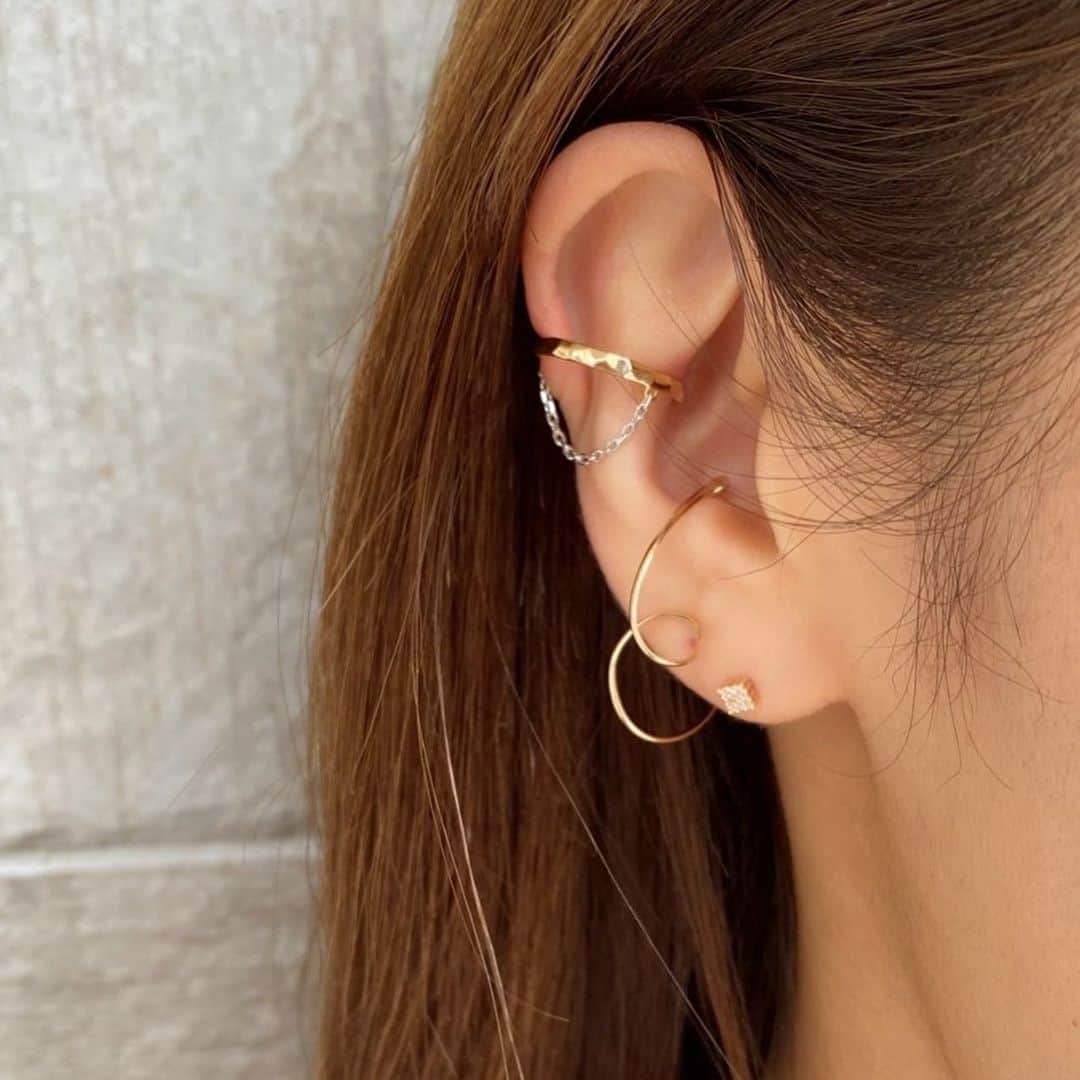 STAR JEWELRY Girlさんのインスタグラム写真 - (STAR JEWELRY GirlInstagram)「落としにくく軽い着け心地のAIRLY EAR CUFFは2種！ 曲線が生み出す様々な表情を楽しんで♪  #earcloset #イヤークローゼット #earcuff #イヤーカフ #airy earcuff #pierce #ピアス #ootd #jewelry #ジュエリー #スタージュエリーガール #STARJEWELRYGirl  #lumine #ルミネ #ヒカリエ」6月20日 7時47分 - star_jewelry_girl