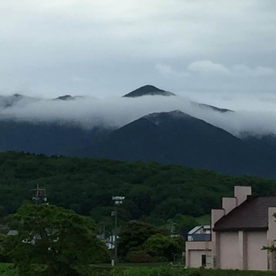 北海道様似町東京事務所さんのインスタグラム写真 - (北海道様似町東京事務所Instagram)「様似町からです  From Samani  #アポイ岳#日高山脈#日高山脈襟裳国定公園 #様似川#田舎の風景 #田舎#田舎暮らし#自然#自然が好きな人と繋がりたい  #登山#mountain #山 #ジオパーク #写真#写真好きな人と繋がりたい  #登山好きな人と繋がりたい #アポイ岳ジオパーク #geopark #samani #hokkaido #japan  #北海道#様似町」6月20日 8時07分 - samanitokyo