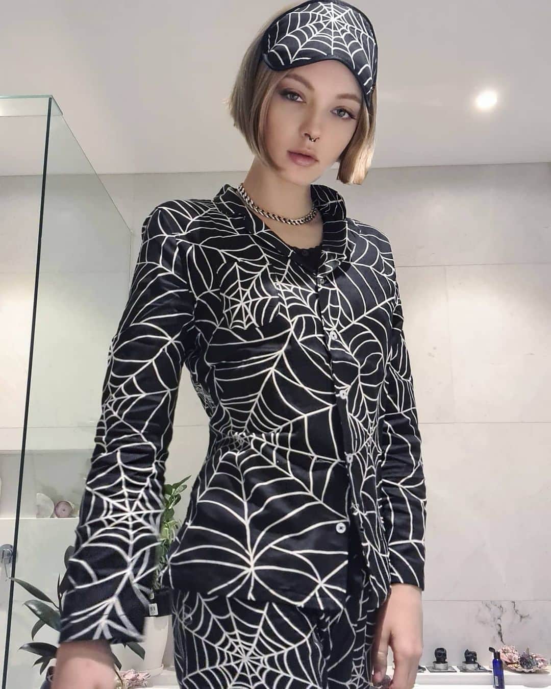 ティール・ココのインスタグラム：「Still working from home and I needed a major upgrade in the pajamas department 🕸️🕷️ PJ'S by @sininlinen 🕷️🕸️ SO COMFY!!! 😍  What's your favourite TV shows to binge watch? Mine are the office (US), always sunny, hoarders, 90 day fiance, kitchen nightmares and my strange addiction...🤪 . . #spiderweb #pajamas #quarantinelife #pjs #sininlinen」