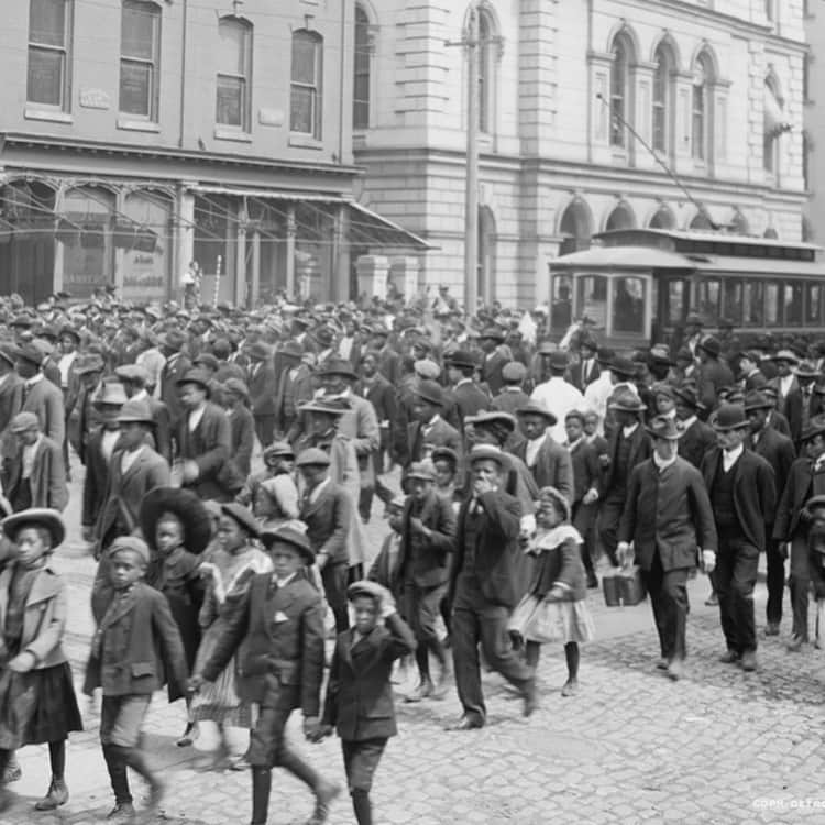 フィオナ・ドゥーリフさんのインスタグラム写真 - (フィオナ・ドゥーリフInstagram)「Happy Juneteenth everyone! Today marks the end of slavery across all states, a full 30 months after the official emancipation. May the collective reckoning of our deeply flawed society continue! I am learning so much.」6月20日 8時21分 - fionadourif