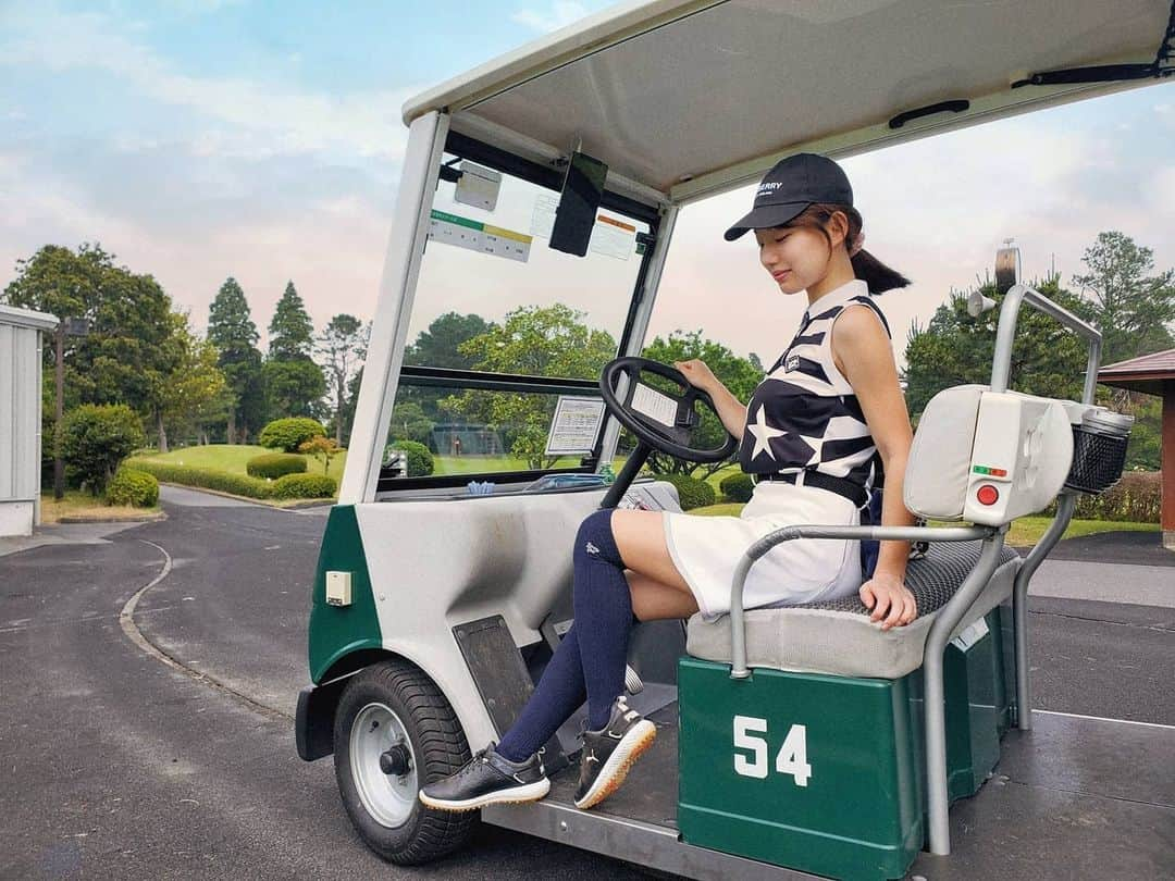 保坂玲奈さんのインスタグラム写真 - (保坂玲奈Instagram)「_____#golfwear . . ゴルフコーデ⛳ 👚@v12golf_official 👗@srixonbydescente . . 最近ゴルフ熱がめきめき。 週2も連日も余裕🥺 . . . #ゴルフ#ゴルフ女子#ゴルフウェア#ゴルフコーデ#v12#スリクソンバイデサント#srixonbydescente#デサント#descentegolf #DESCENTE」6月20日 8時32分 - __renao_0707