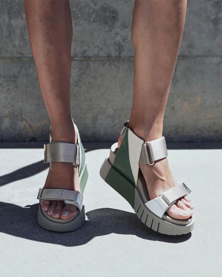 ユナイテッドヌードさんのインスタグラム写真 - (ユナイテッドヌードInstagram)「The DELTA RUN //// The unique construction of our best-selling sandal makes the shoe completely adjustable, conforming to any foot shape. Details like the exposed footbed and platform sole are an elevated fashion statement. //// #SS20⁠ .⁠ .⁠ .⁠ #unitednude #fashion #architecture #killerheels #hautecouture #ss20 #springsummer #design #heels #footwear #footweardesign #fashionfootwear #2020 #style #thefuture #futuristic #shoegame #streetstyle #lookoftheday #instafashion #instastyle #solecollector #minimalmovement #streetlook #summerstyle」6月20日 8時30分 - unitednude
