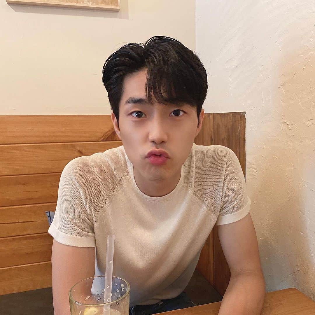 のインスタグラム：「행복한 하루 되세요🍀🍹」