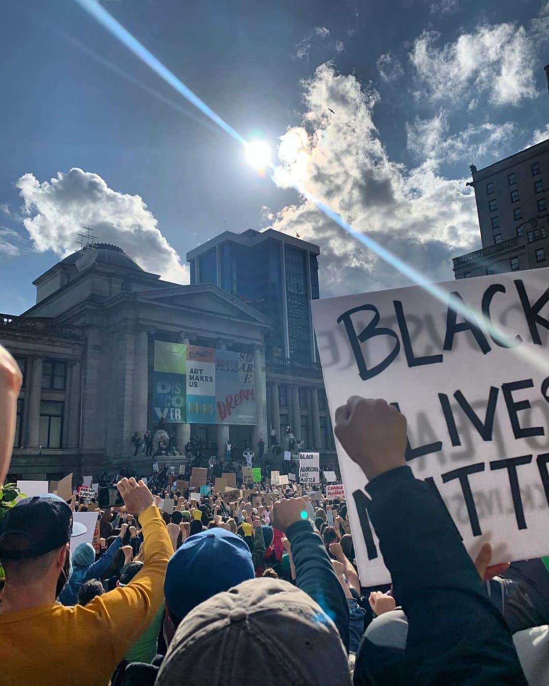 リンジー・モーガンのインスタグラム：「Juneteenth 🖤 Obama said it best, “Juneteenth has never been a celebration of victory, or an acceptance of the way things are. It’s a celebration of progress. It’s an affirmation that despite the most painful parts of our history, change is possible— And there is still so much work to do.” *check my stories to learn more about Juneteenth*」