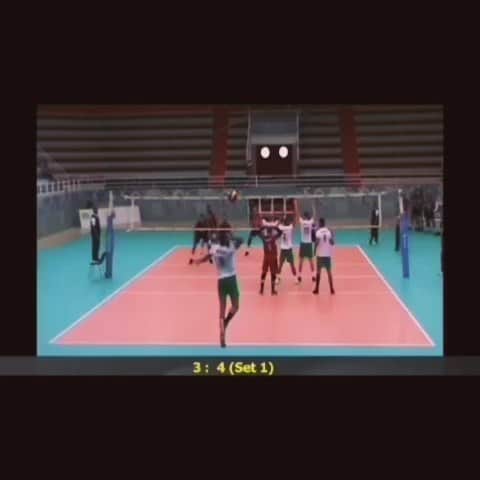 ウィリアム・アルジョナのインスタグラム：「Saudades de fazer uma fintinha de manchete ala (@ronaldinho) né meu filho??? #wm #w7elmago #volleyball #volei #levantador #setter #finta #drible #embrevenasquadras #teamgm」