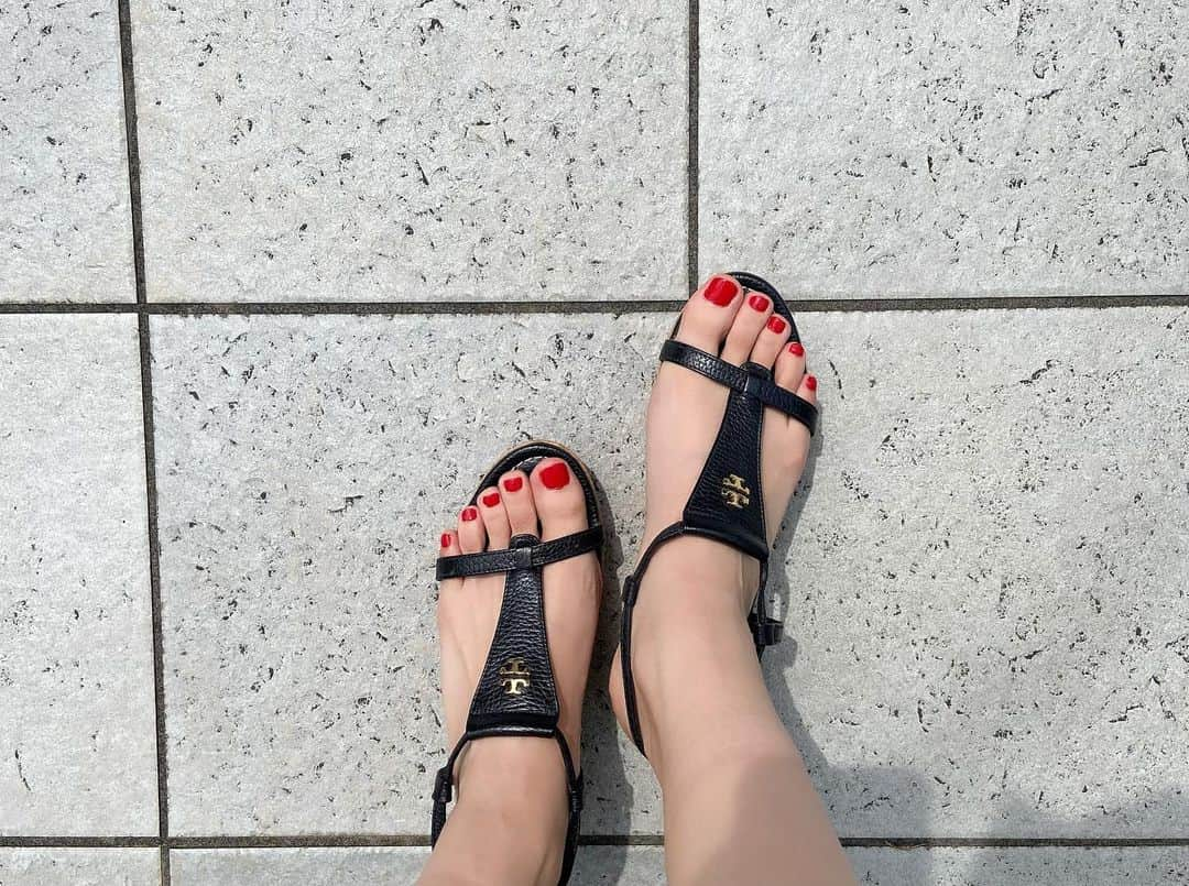 井上早紀さんのインスタグラム写真 - (井上早紀Instagram)「ギャーッ！カワイイー！﻿ ﻿ ﻿ ﻿ #サンダル #toryburch #sandals #summer #followｍe #follow4followback #f4f #japan #tokyo #2020 #ootd #instagood #l4l #girl #daily」6月20日 9時08分 - _is__231