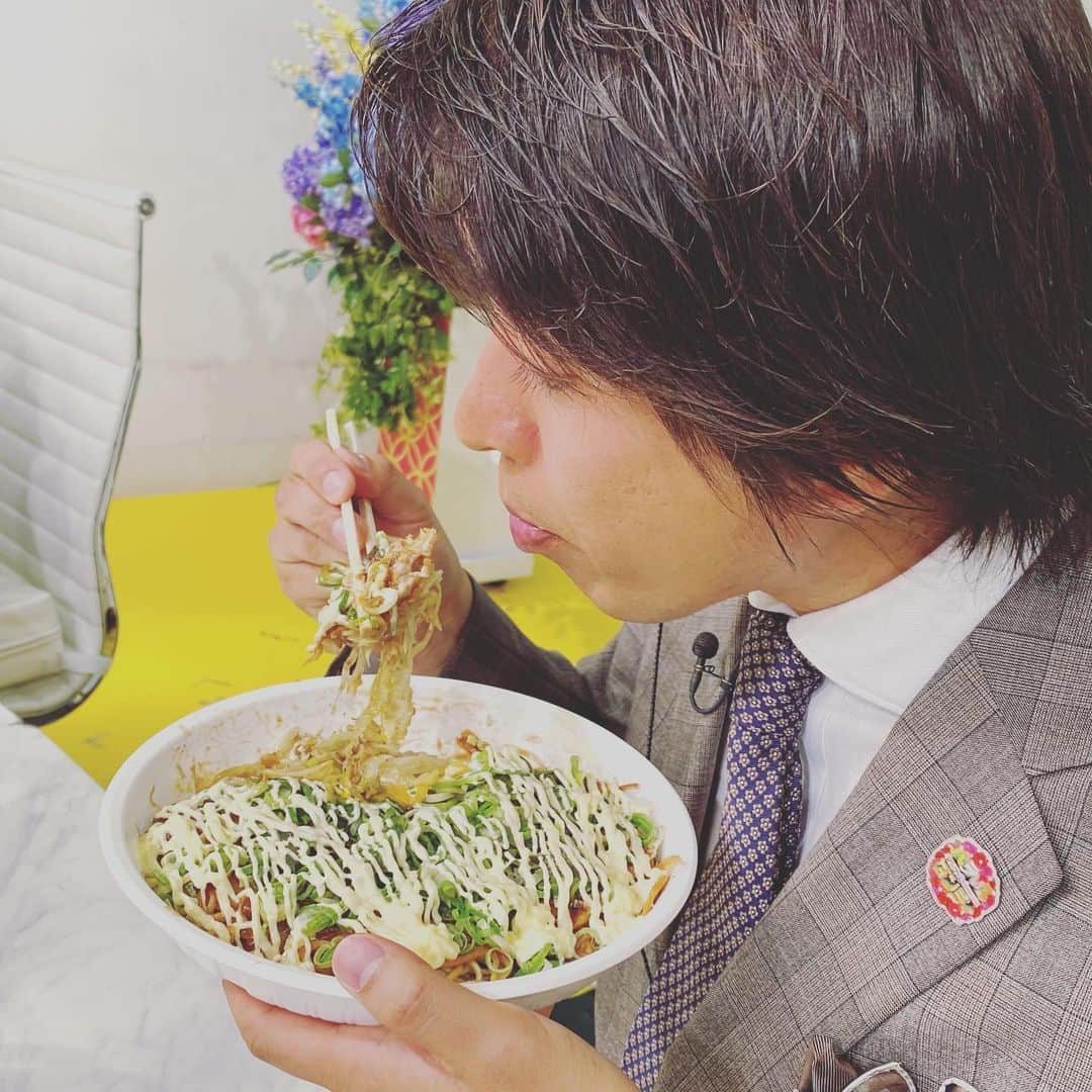 宮崎謙介さんのインスタグラム写真 - (宮崎謙介Instagram)「実はネギ焼が大好きなんですね。ここのは広島焼✖️ネギでした。美味しかったー！  食レポは練習したいと思います。  #ネギ焼 #ベイベー #笹塚  #バラいろダンディ #tokyomx」6月20日 9時57分 - miyazakikensuke1031